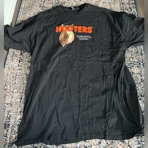 HOOTERS TORONTO TSHIRT SIZE XXL